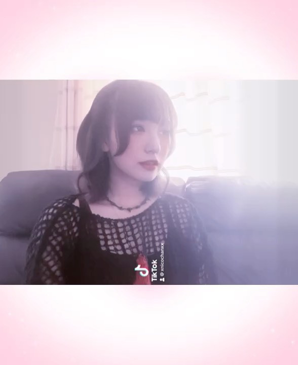  Instagramで記事を開くにこさん...