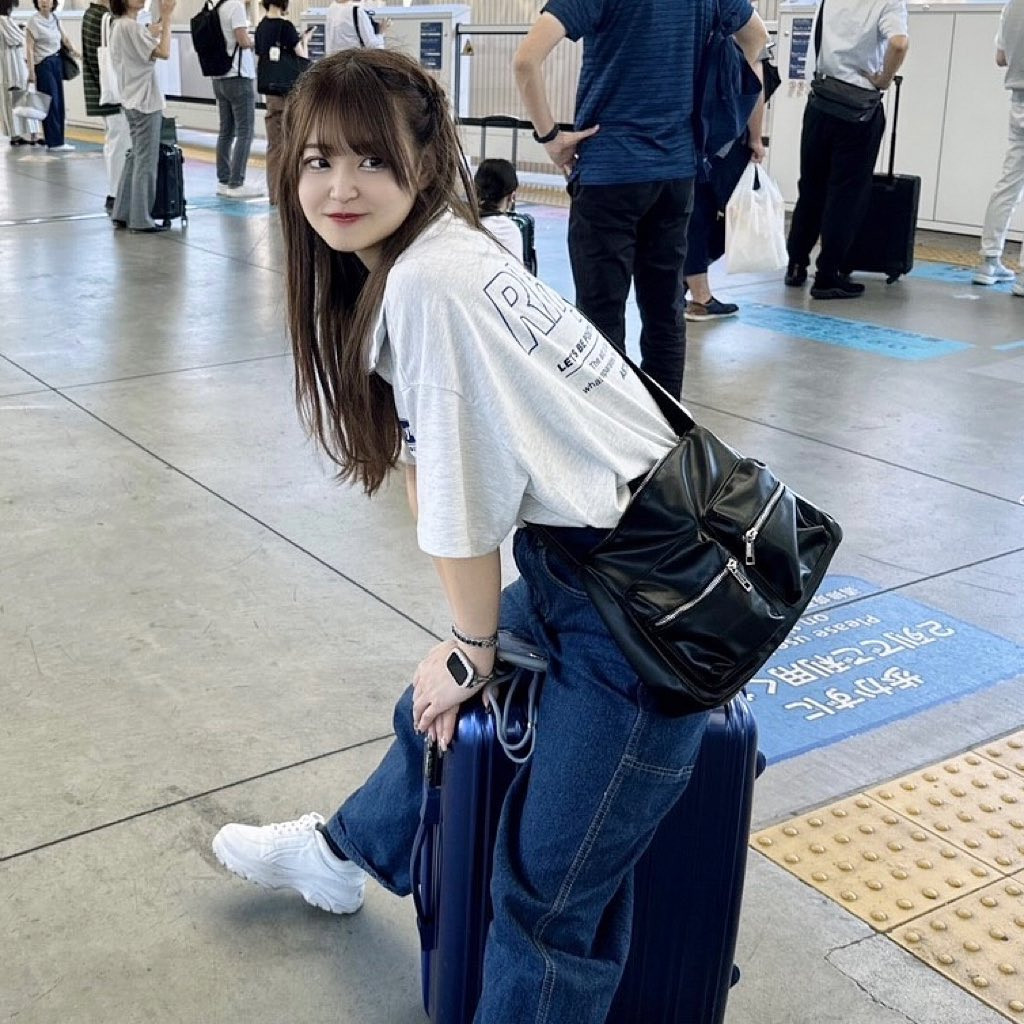 いちにちめは

中華いーっぱいたべて
たくさん歩いて
高すぎて怖すぎる観覧車に乗って
ミラコスタで晩酌

予定ぎゅうぎゅうの旅行よりも
無言でも苦じゃない人とゆったり歩きながら
したいこと見つけていく旅行の方が好き！って
大人になってから気付いた

 #ウルフグループ  #vibi #royalstage  #ビビ  #ロイヤルステージ  #札幌  #すすきの  #ススキノ  #ニュークラ  #キャバクラ  #キャバ嬢  #キャバクラ嬢  #ニュークラブ  #ニュークラ嬢  #ホステス #ガールズバー  