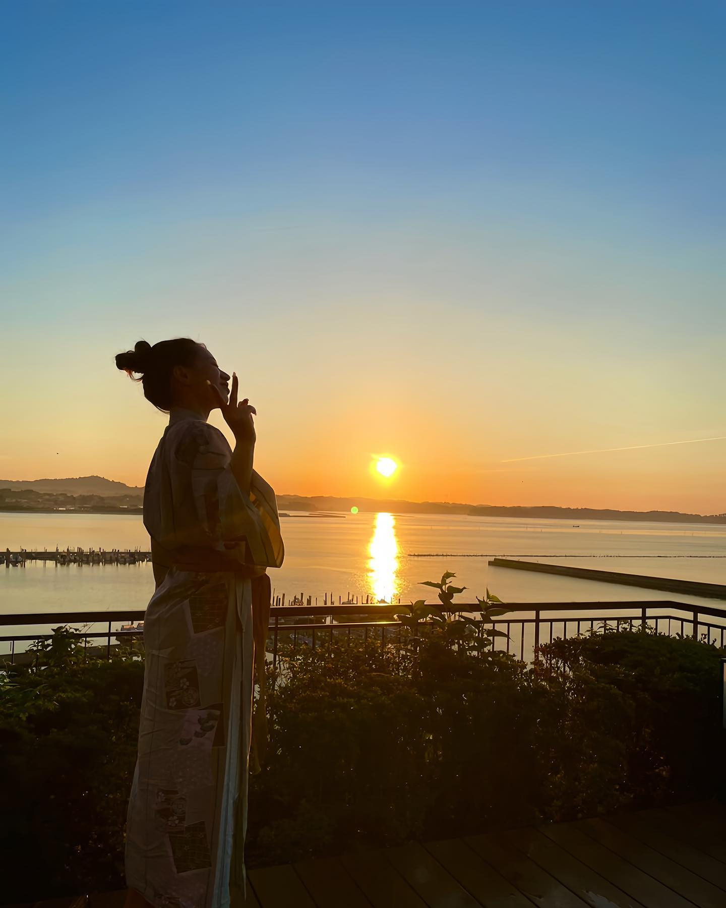 .
ちゃんと初めて日の出見た日☀️ ̖́-‬
温泉旅行楽しかったな〜♨️
.
#仙台 #松島 #宮城県 #日本三景
#好風亭 #旅館 #浴衣 #日の出 #🌅