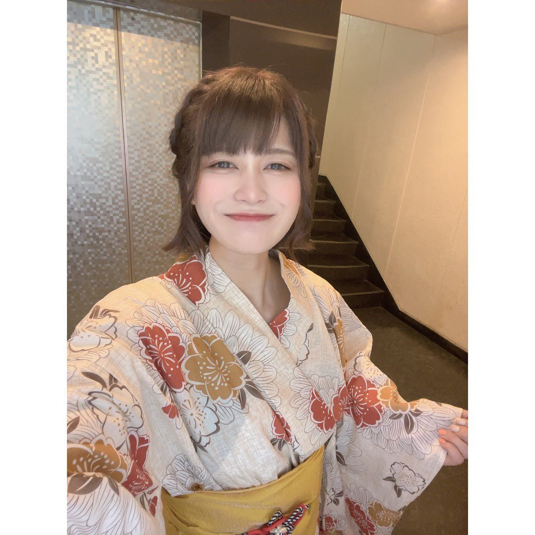 夏も終わったので浴衣バイバイだね👘💛
なんか顎長いね顎！！( ˙൧̑ ˙ )