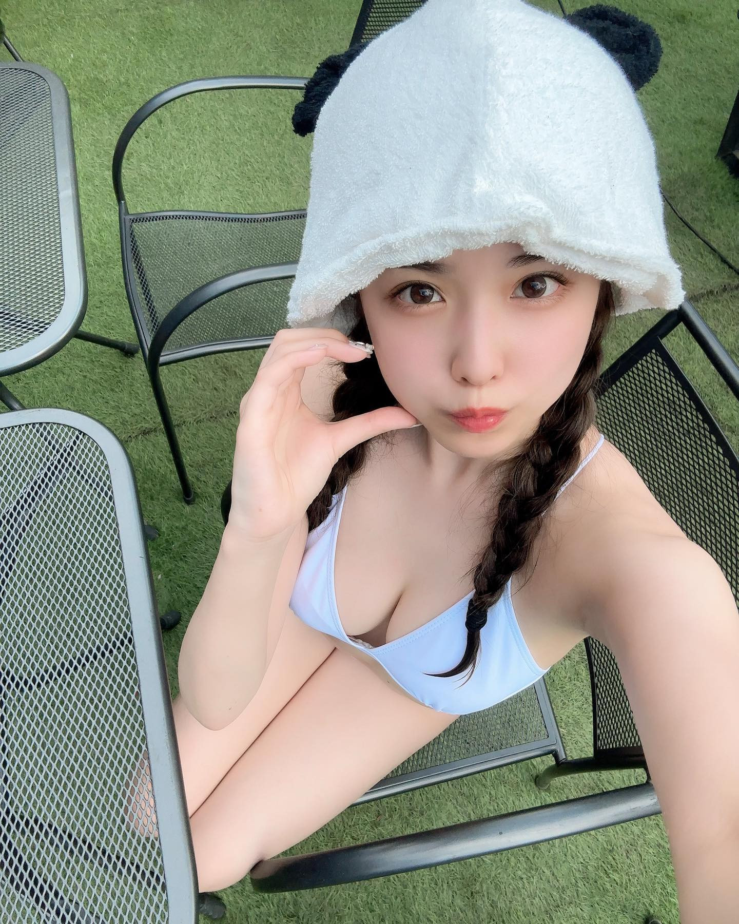 .
.
色々試したけどサウナの時は
三つ編みがおすすめ🐼🤍

水風呂の後絞りやすいし
サウナハットの中に
髪の毛まとめやすい🫶🏻✨️✨️
.
.
#華咲かのん #キャバ嬢 #ニュークラ嬢 #すすきのグルメ #北海道観光 #北海道ディナー #可愛い女の子 #清楚系 #ベビーフェイス #あざとい #可愛 #ビジョビ  #自撮り女子 #コスプレ #水着女子 #サウナ女子 #サウナイキタイ #サウナハット #cosplay #asiangirl #beautiful #cute