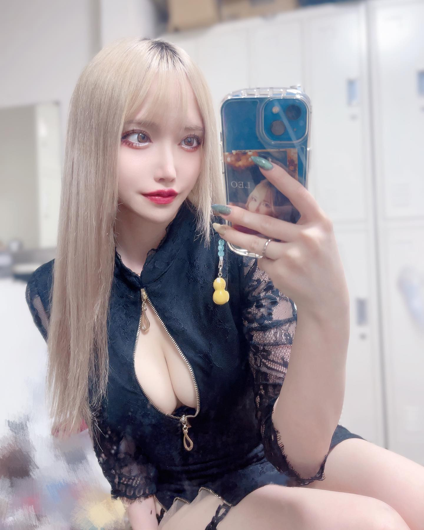 .
.

人を信じよ

しかし その百倍も自らを信じよ

人間は何万年も
あした生きるために今日を生きてきた

人生は1人じゃない
.
.

手塚治虫

.
.