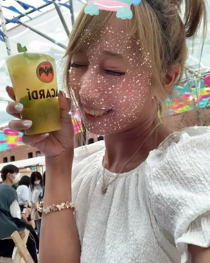 横浜赤レンガ倉庫の
Red Brick Beach🌴☀️🍧🌈
ハイビスカス柄のタイトスカート🌺
妹がくれたやつなんだ～🥰
可愛くてお気に入りっ(ᴗ͈ˬᴗ͈⸝⸝)୨୧

去年のお写真🙇‍♀️
まきちゃんと行ったよお😍
タイ料理たくさんでご飯もお酒も
超美味しくて夏感じられた🌻☀️

足の虫刺され気にしないで🥹🦟笑

#redbrickbeach #redbrickisland #みなとみらい #赤レンガ倉庫 #横浜中華街 #横浜グルメ #夏フェス #夏フェスコーデ #フェス #グルメフェス #被写体 #被写