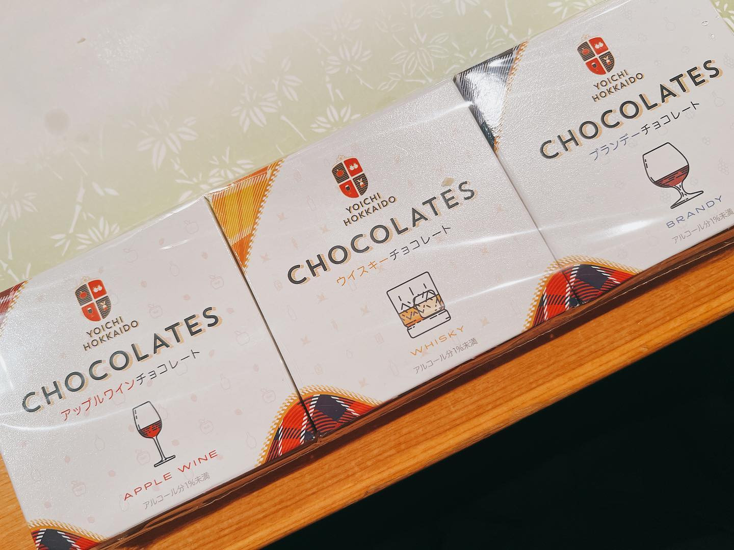 .

余市限定ウイスキーチョコレート頂きました🧡
アップルワインは甘めワインとホワイトチョコで美味🍷❣️
ウイスキーはビターチョコレートで大人な味わい🥃
ブランデーはミルクチョコで鉄板のブランデーチョコの味！
どれも美味しくて食べるのがもったいない🥺

#キャバ嬢 #キャバクラ #すすきの #高収入 #求人 #アルバイト #女子大生 #ホステス #水商売 #歌舞伎町 #夜職 #採用 #バルセロナグループ #シャチグループ #体験入店 #銀座 #ニュークラ #ニュークラ嬢 #ポケパラ  #キャスト募集 #す