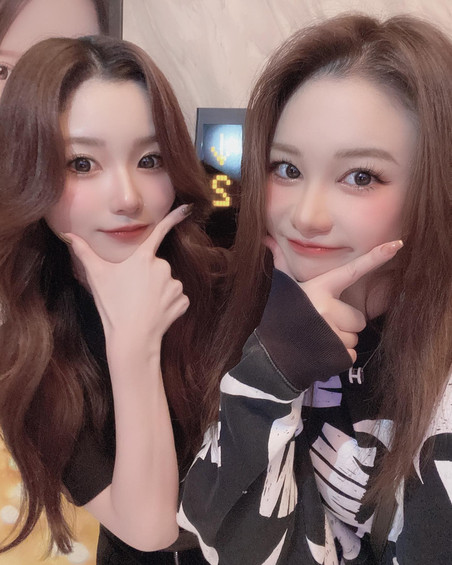 エクセレントのりょうちゃんと♡

#すすきの #シャチグループ #シャチスタ #赤門倶楽部 #椿姫なみ #キャバ嬢 #キャバクラ #すすきのキャバクラ #歌舞伎町 #六本木 #銀座 #中洲 #北新地 #水商売 #バイト募集中 #求人 #アルバイト #高収入 #夜職 #キャスト募集 #体入 #採用 #女子大生 #経営者 #ベンチャー企業 #ガールズバー #ポケパラ #美容 #オシャレ #可愛い女の子