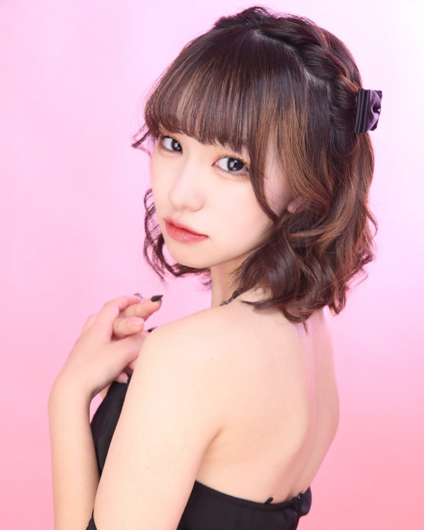  Instagramで記事を開くにこさん...