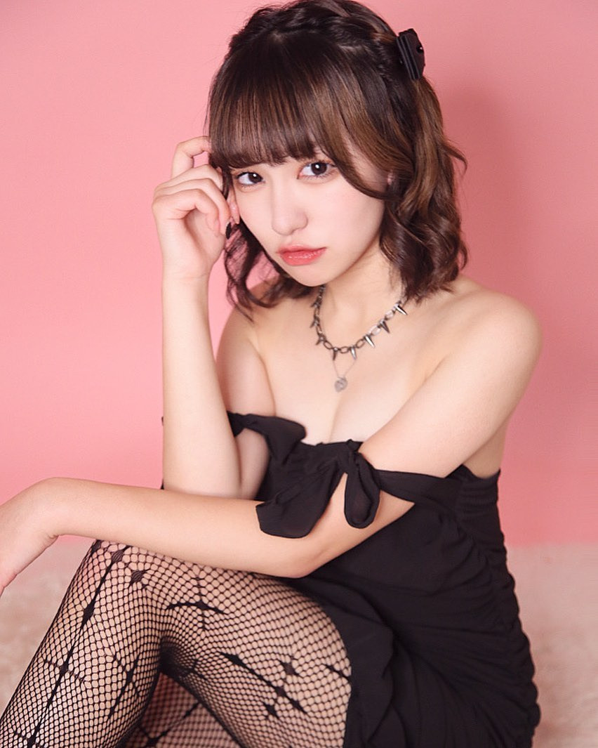  Instagramで記事を開くにこさん...