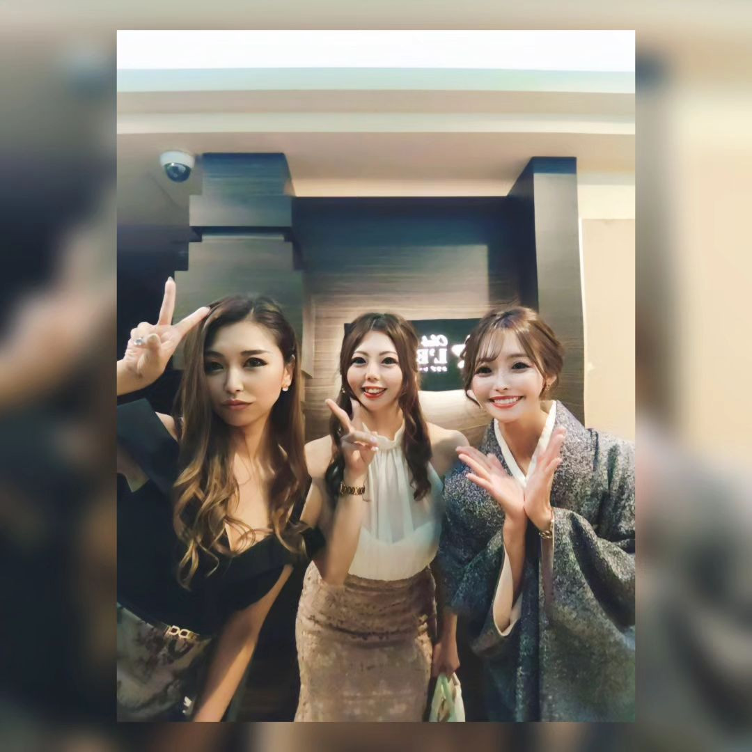 10月は美容の教祖様✨愛されらんらんのBirthday月間💓✨

精一杯お祝いさせて頂く次第であります👮💓

Birthday写真キレカワ💓
レベチすぎ🥺💗💗💗💗

@hibiki.group
@letoile_sinseigroup 
@ran_letoile 
#レトワール#響グループ #水川潤#美松ビル5F#札幌 #すすきの #北海道 #ニュークラブ #ニュークラ嬢 #すすきのニュークラ #ラウンジ #ラウンジ嬢 #キャバクラ #キャバ嬢 #ホステス #夜職 #ナイトワーク #ポケパラ #インスタ指