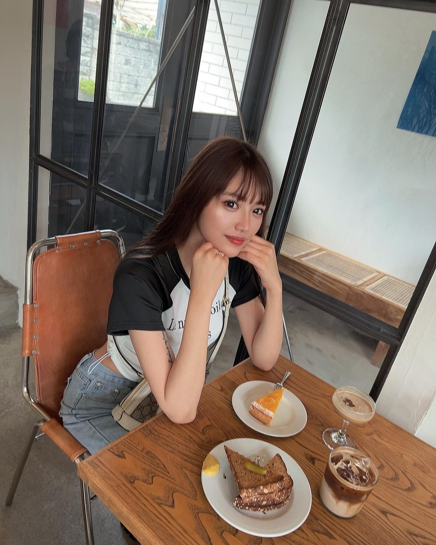 .
訳わからない名前の飲み物頼んでみたら、お洒落なのきた🤶🏿
.
.
#仙台 #国分町 #六本木 #歌舞伎町 #銀座 #札幌 #ススキノ #北新地 #中洲 #国分町キャバクラ #キャバクラ #キャバ嬢 #シャンパン #オレンジテラス #オレンジテラス仙台 #ニューヨーク #thenewyork #エリアgグループ #こころだよ #カフェ #カフェ巡り