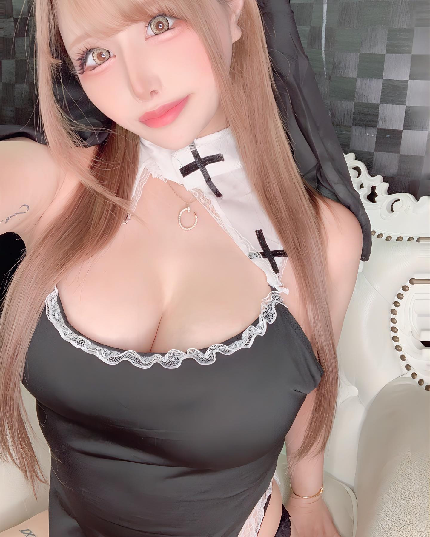 ハロウィンの撮影🎃
イベントでは違うコスプレ着るよ〜🤍💙🤍💙

.
.
.
.
.
#歌舞伎町#キャバ嬢#加工#水色#シャンパン#一美優
#オレンジテラス#バースデー#コスプレ