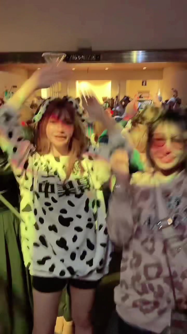 動画を10回見て踊ってみた👻 クオリティーではなく楽しそうさが伝われば嬉しいな👻💕 #USJ#USJハロウィン#ユニバーサルスタジオジャパン#ado#ゾンビダンス#リンクコーデ#犬系彼女#コスプレ