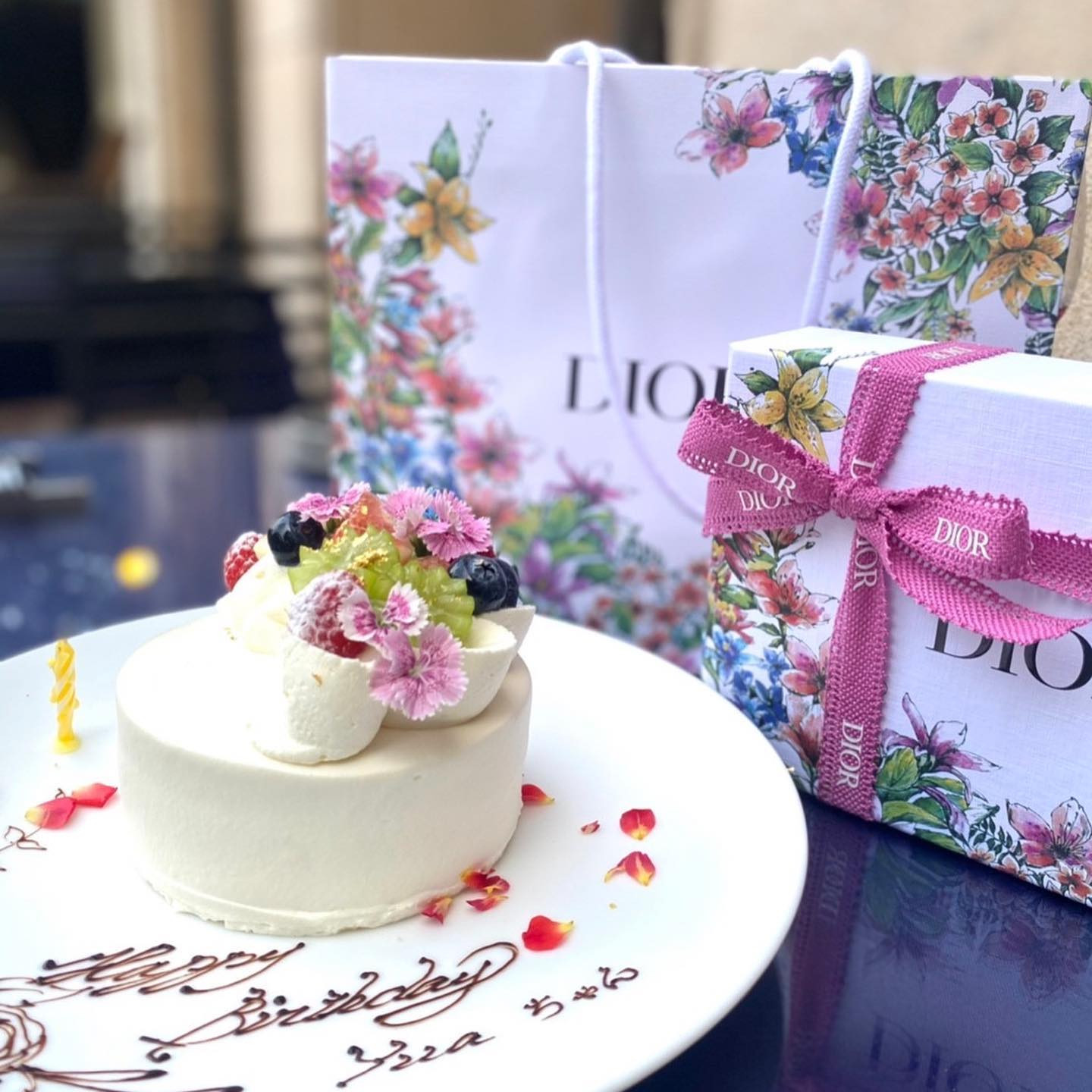 *
*
代官山ランチ🍽️
*
* 
大好きな先輩2人から
お祝いしてもらえて幸せ😌♡
*
#tokyo #japanese #japan #hairstyle #ootd #LOVE #loveforever #お酒 #新宿 #歌舞伎 #歌舞伎町 #キャバ #キャバ嬢 #キャバクラ #六本木 #西麻布 #韓国好き  #韓国好きな人と繋がりたい #ホスト #誕生日プレート #誕生日プレゼント #dior #代官山 #代官山ランチ