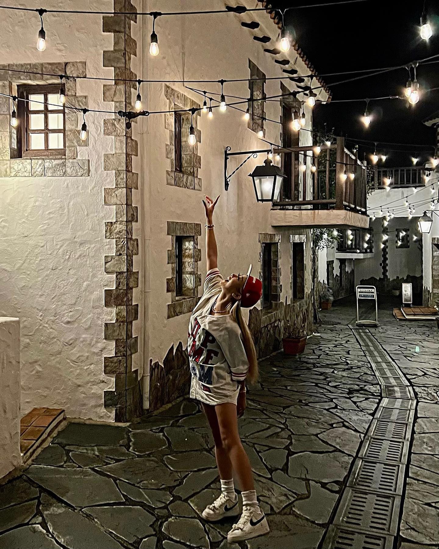 .
先日、るーじゅのママと三重旅行へ行って参りました🐮🥩˖*
（ @missrouge_miyabi ）
片参りは縁起が悪いとされていますが伊勢神宮は外宮とその取り巻き風宮、そして土宮のみ参拝
また来るけんが天照大御神さんよどうかお怒りにならずに
#三重
#志摩地中海村
#伊勢神宮