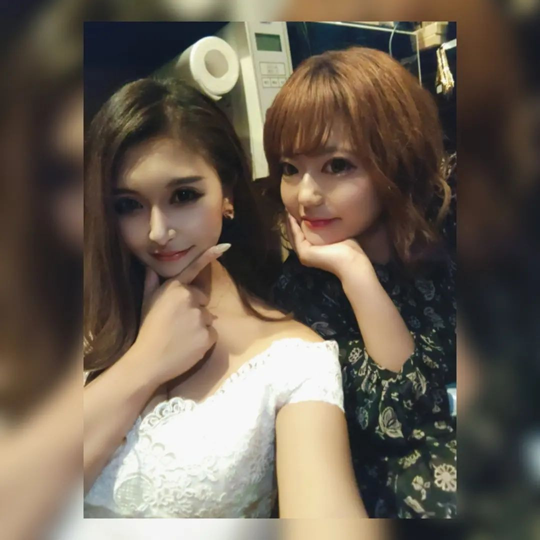 昨日早朝からの酔っ払いTikTokLIVEからのインスタみて来てくれた方ありがとです♥
これからも不定期でくだらないしょーもないLIVEするからタイミング合えば見てくださいな🌝🤟✨
今日も飲みべ高き貴公子達飲みましょ🥂✨✨✨
@@letoile_sinseigroup 
@hibiki.group 
#レトワール#響グループ #水川潤#美松ビル5F#札幌 #すすきの #北海道 #ニュークラブ #ニュークラ嬢 #すすきのニュークラ #ラウンジ #ラウンジ嬢 #キャバクラ #キャバ嬢 #ホステス #夜職 #ナ