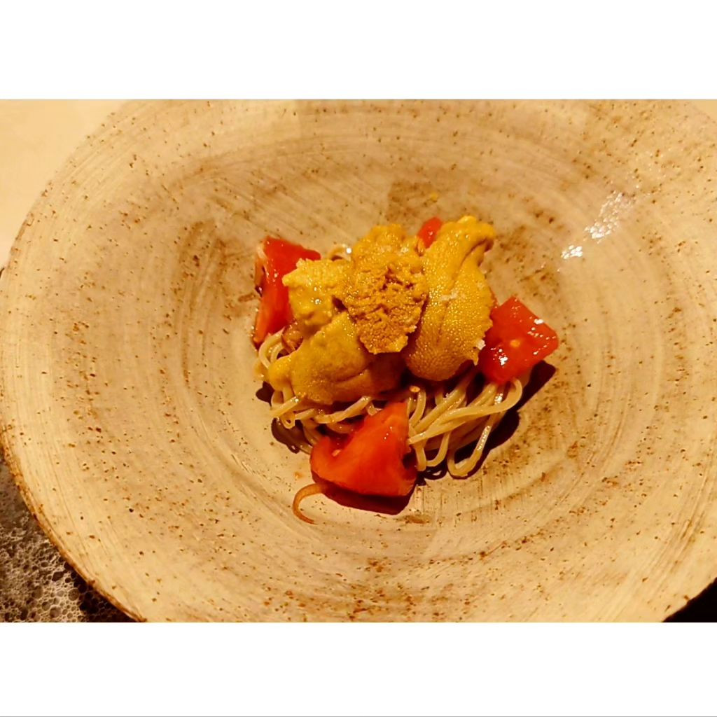 他店の女の子が激推ししてるの見て興味津々で初小割🎉

イタリアンだけど蕎麦とか丼出てきて面白かった✨
ジャンルに囚われない、でも色は出す的な

お客様の分合わせて1.5人分くらい食べたと思う笑

メロンアレルギーで〜って予約のとき言うの忘れて、まあ痒くなるだけだし大丈夫かって食べたけど痒くならなかったなあ🤔

そういえば女の子のバースデーのときにお裾分けしてもらったメロンケーキも痒くならないで食べれたし…
10数年食べないうちに治ったのか…？？🧐

#すすきの #ホステス #キャバ嬢
#ニュークラ #ニュ