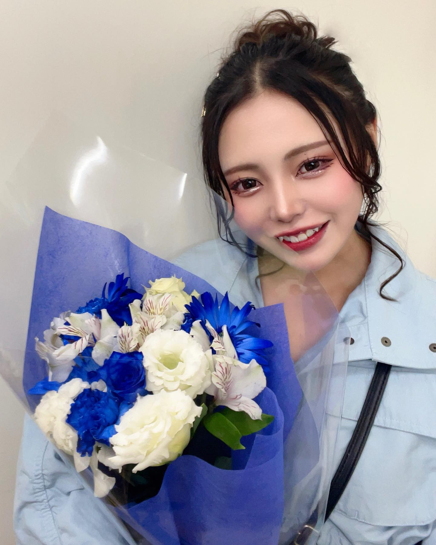 バースデー期間にお顔出して下さった方
たくさんお祝いしていただいて
本当にありがとうございました🌹

今日から１０月の後半ですが
変わらず毎日出勤するので
よろしくお願いします🙇‍♀️✨

.
.
.

#たくさん #お祝い #ありがとうございます 
#新宿 #歌舞伎町 #キャバ嬢 #キャバクラ #撮影 #ヘアアレンジ  #リュアーグ #指名  #六本木  #instagood #instalike #lfl #暗髪  #いいね返し #きゃばきゃば #ドレス #水商売 #自撮り女子 #selfie #フォ