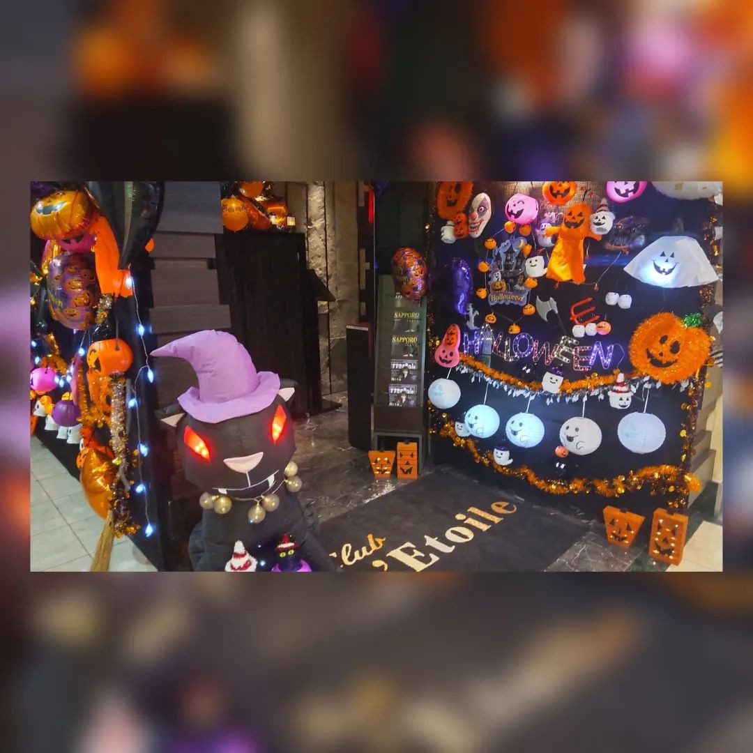 お店は先取りハロウィン🎃♥
可愛いー🧙‍♀🧹✨
@hibiki.group 
@letoile_sinseigroup 
#レトワール#響グループ #水川潤#美松ビル5F#札幌 #すすきの #北海道 #ニュークラブ #ニュークラ嬢 #すすきのニュークラ #ラウンジ #ラウンジ嬢 #キャバクラ #キャバ嬢 #ホステス #夜職 #ナイトワーク #ポケパラ #インスタ指名 #求人 #お酒好きな人と繋がりたい #キャバキャバ #きゃばきゃば#ダイエット#HIBIKI#HIBIKIグループ