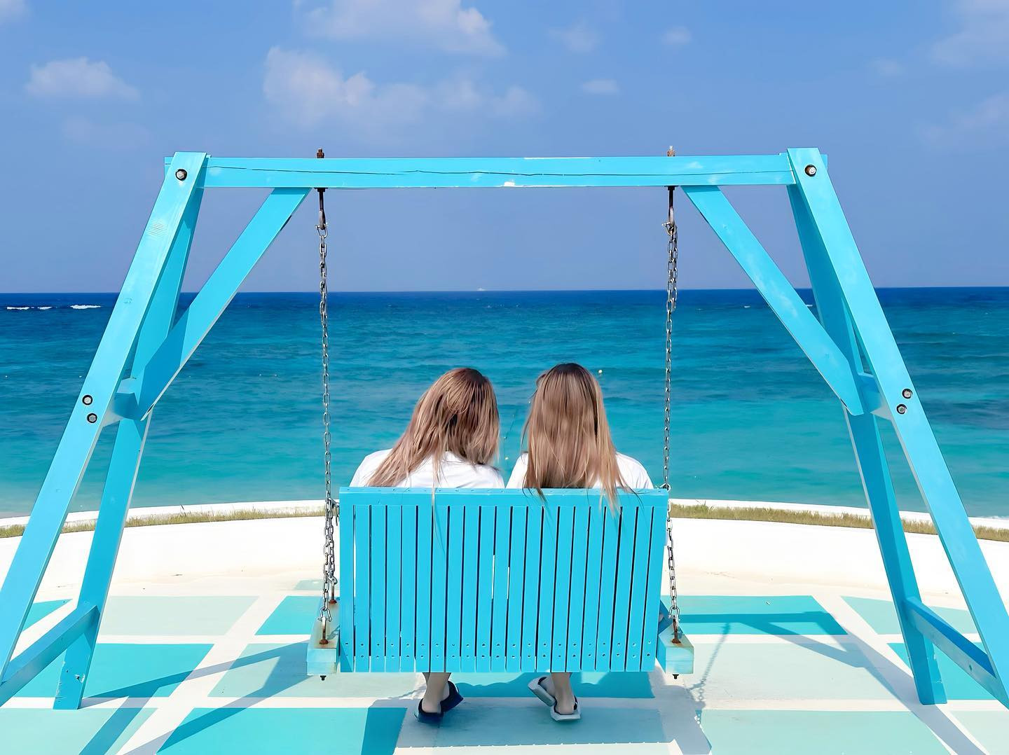 2ヶ月ぶりの与論島🌞🌴🌺✨
今回も @pricia_yoron に泊まりました🩵💙
この前よりも海の目の前の部屋にしたんだけど最高すぎた！！！
部屋の目の前にあるブランコ可愛い🌟

しばらく与論島投稿続きます°･🐠

 #与論島 #ヨロン島  #与論ブルー #ヨロンブルー  #プリシアリゾートヨロン  #プリシアリゾート  #女子旅