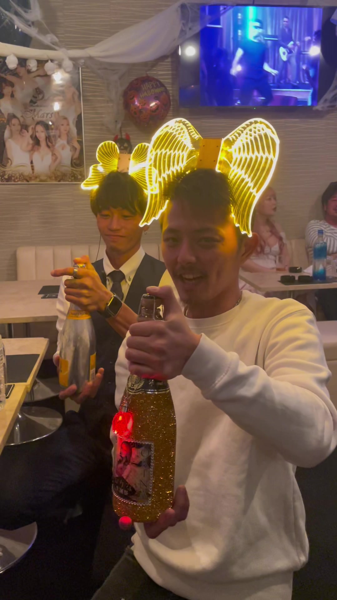 バースデー楽しかったな🥂💛 オリシャンお気に入り🥺🥇✨ インスタにはもっと載せてるよ〜🍾 #埼玉 #上福岡 #ラウンジ嬢 #ラウンジ #上福岡MARS #ギャルしか勝たん #シャンパン