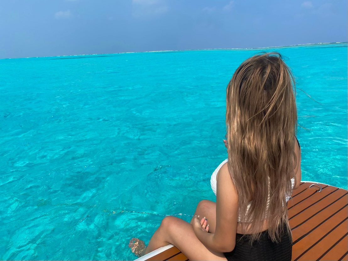 与論島2日目はうちらお気に入りの大金久海岸🏖🐠☀️
この与論ブルーが最高すぎる🩵💙🩵

今回も @muuru_yoron さんにお世話になりました！
みんなすごく暖かい人ばかりで本当におすすめです！

シーベースでのんびり最高すぎた👼

 #与論島  #ヨロン島  #ヨロンブルー  #与論ブルー #muruu  #女子旅 #海 #海好き