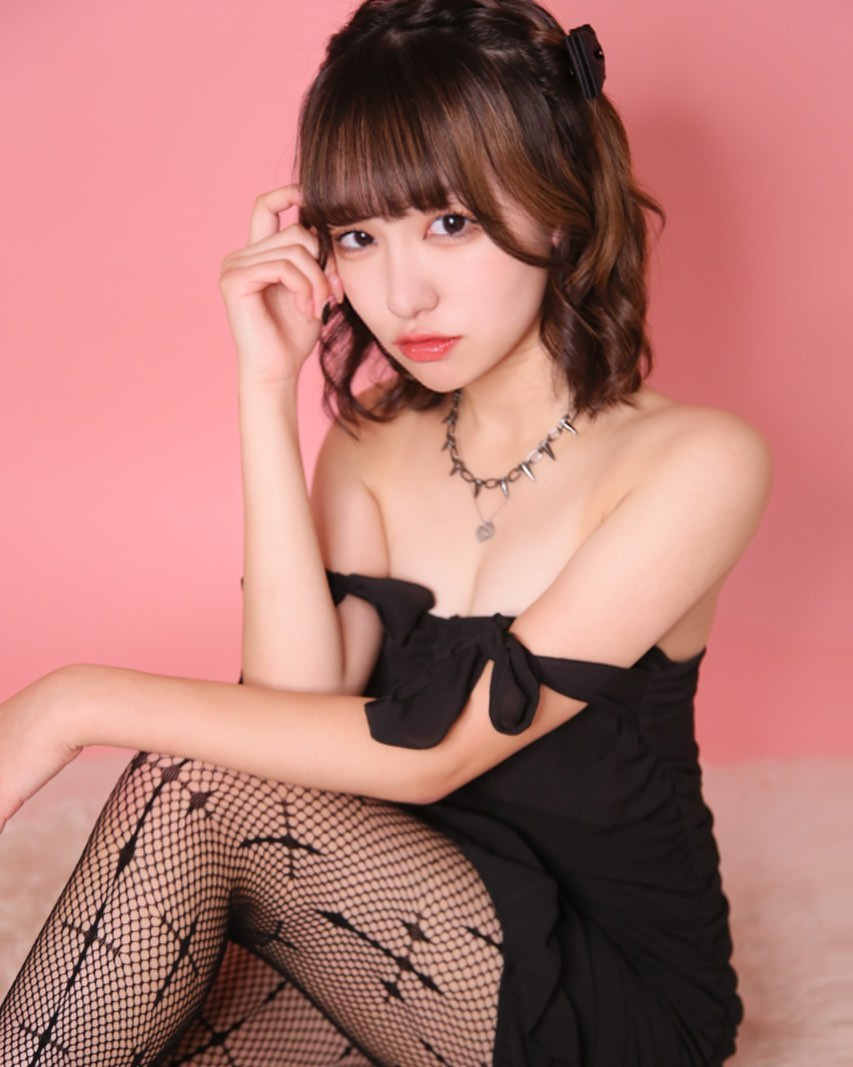  Instagramで記事を開くにこさん...