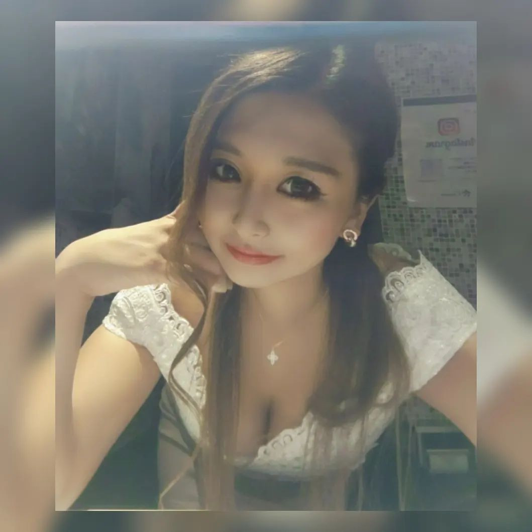 ネックレス変えた♥かわちぃ♥
@hibiki.group 
@letoile_sinseigroup 
#レトワール#響グループ #水川潤#美松ビル5F#札幌 #すすきの #北海道 #ニュークラブ #ニュークラ嬢 #すすきのニュークラ #ラウンジ #ラウンジ嬢 #キャバクラ #キャバ嬢 #ホステス #夜職 #ナイトワーク #ポケパラ #インスタ指名 #求人 #お酒好きな人と繋がりたい #キャバキャバ #きゃばきゃば#ダイエット#HIBIKI#HIBIKIグループ