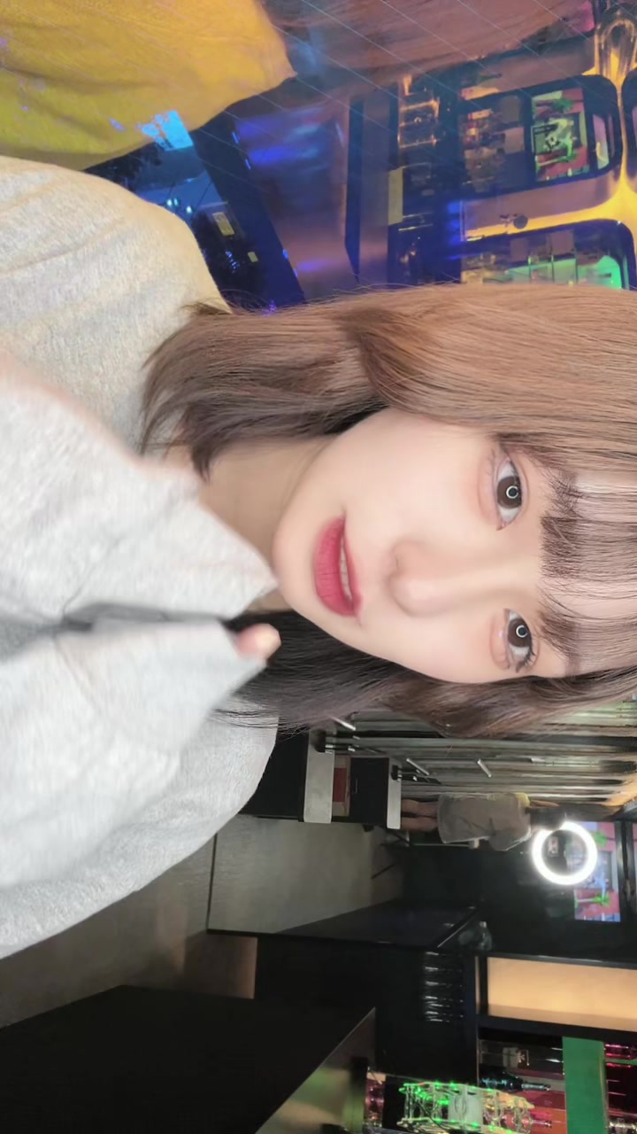 酔っ払って爪折れました🐈‍⬛ #歌舞伎町 #ガールズバー #ガルバ #ガルバ嬢 #水商売 #私をその気にさせたなら