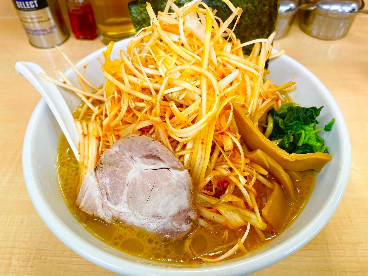 💙

わたしの人生において
確実にナンバー3に入るくらい食べてる🍜
古町に味濱家があったときはまじで
週3.4で行ってたなあ〜〜

赤ネギらーめんに
➕赤ネギトッピングが定番🔥
ニンニクもがっつり入れる派🧄
太麺硬めがすき！！！！

くっっさいから休みの日にしか食べれない、、
これがわたしの元気の秘訣なのかもしれない

#味濱家 #味濱家ラーメン #新潟らーめん #新潟ラーメン #ラーメン #らーめん #新潟らーめん部 #新潟ラーメン部 #めんすたぐらむ #麺スタグラム #麺活 #ラーメン女子 #らーめん