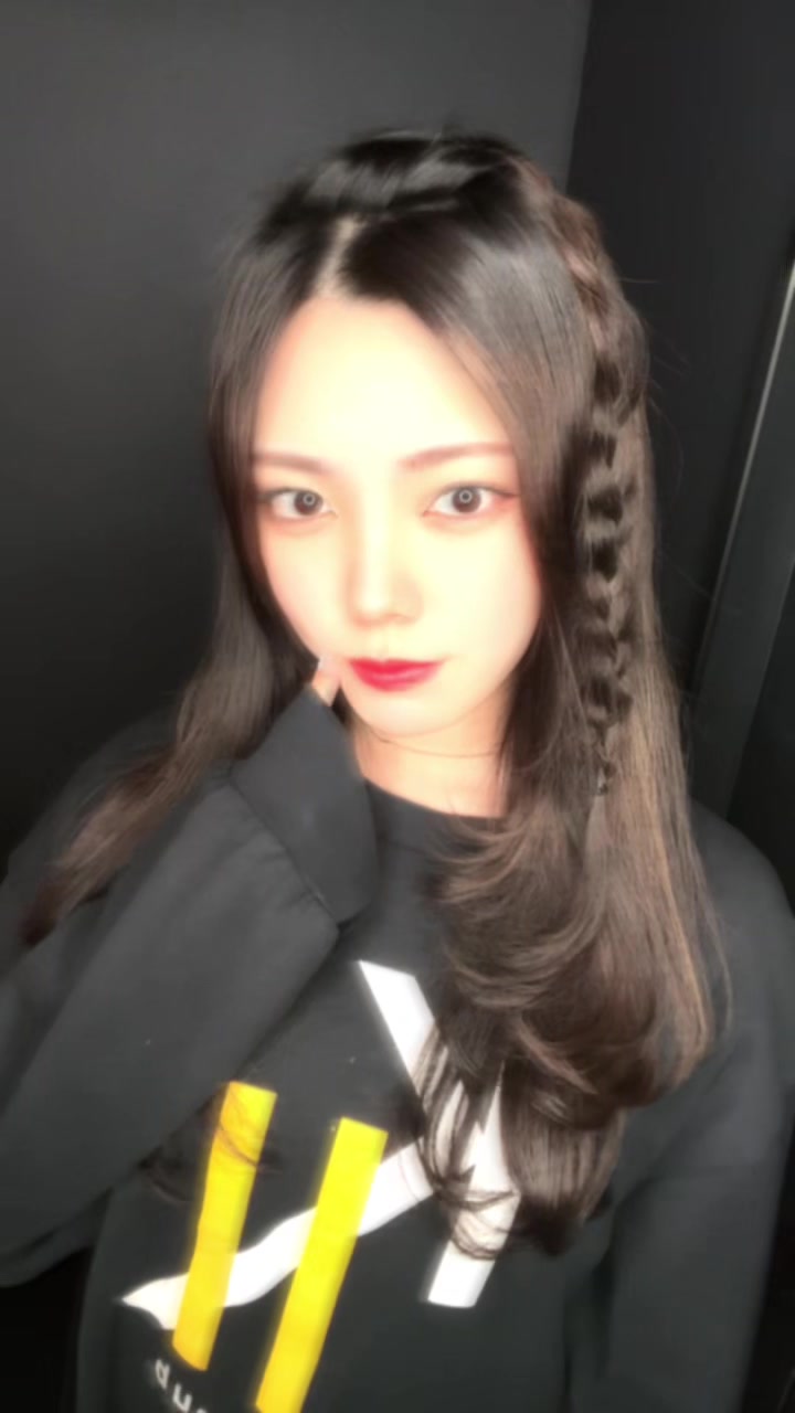 目が死んでる... #歌舞伎町 #新宿 #ガールズバー #ガルバ嬢 #ガルバ #水商売 #水商売 #湘南ガール #湘南 #ヘアアレンジ #invitation