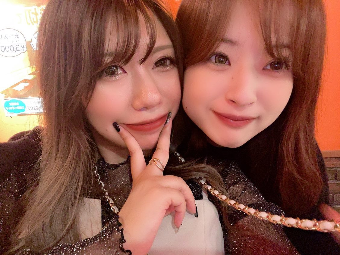 💙

NODOKAではよーーーく見かける
出前partyの模様をチラ見せ🥗🍝

定期的に見かけるとゆーか
全卓で出前してるなんて日も
年中あるよね、、不思議な店だ、、笑

一緒にご飯食べるのって幸せだよね〜〜
なので出前だけじゃなくて
寒くなってきたし鍋パ🍲とか
女の子の手料理とか
みんなで楽しめる事また企画しよっと🌞

#出前ちゃん #出前 #デリバリー #uber #うーばーいーつ #テイクアウト #テイクアウトグルメ #新潟グルメ #手料理 #鍋パ #スナックのどか #snacknodoka
#新潟