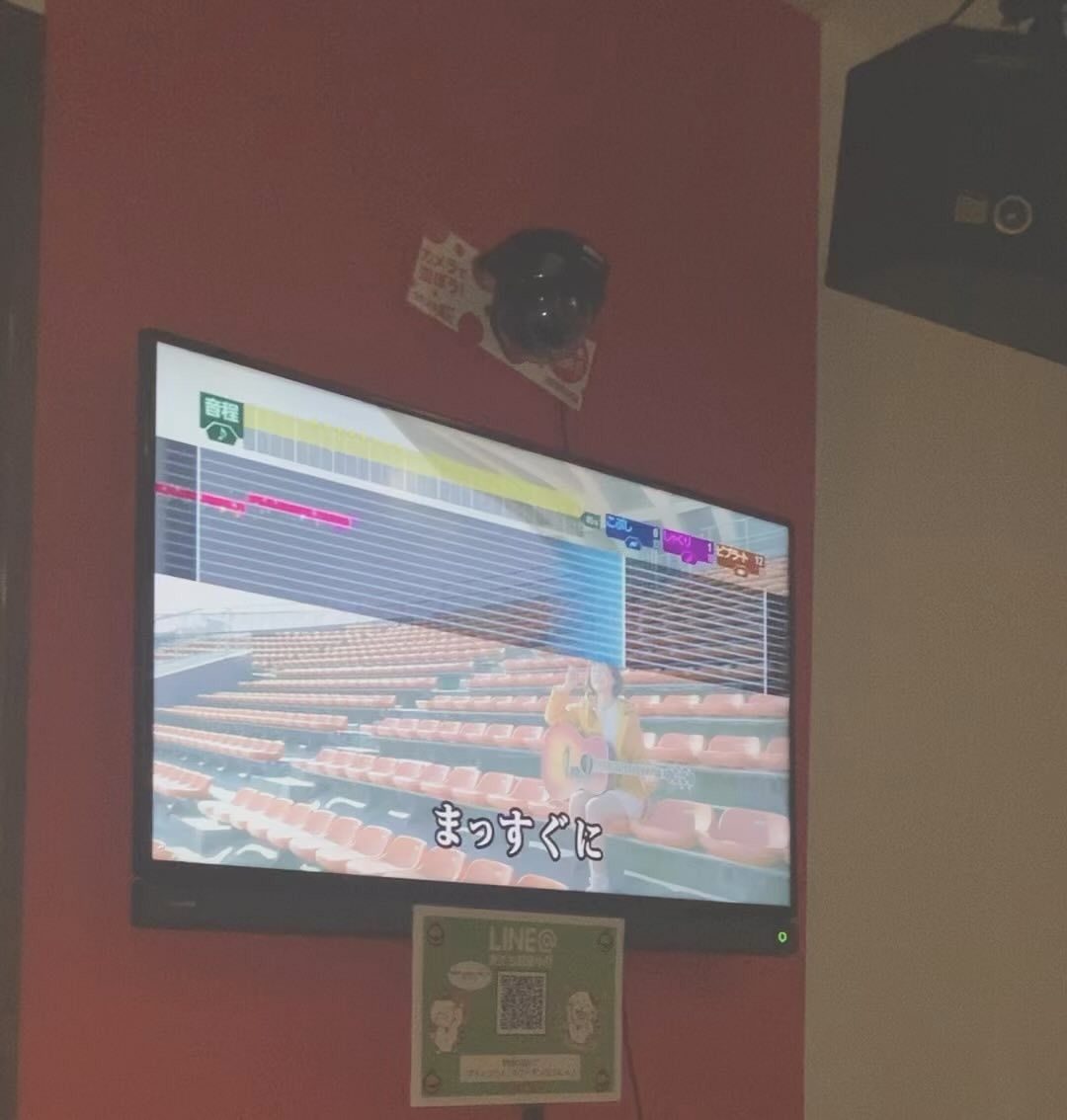 .
顔面も声も低クオだけど‼️
まじで載せれる写真も動画もないので2年前
そろそろボブ好き達がロングに飽きて来た頃でしょ？^_^
専門学生時代バイト後
酔っ払いオイモサンマナカでも載せとくわ^_^

酔うと友達大好きオンナになって
遠距離でも頑張ろうなー❕て選曲した（確か）

 #ウルフグループ  #vibi #royalstage  #ビビ  #ロイヤルステージ  #札幌  #すすきの  #ススキノ  #ニュークラ  #キャバクラ  #キャバ嬢  #キャバクラ嬢  #ニュークラブ  #ニュークラ嬢  #