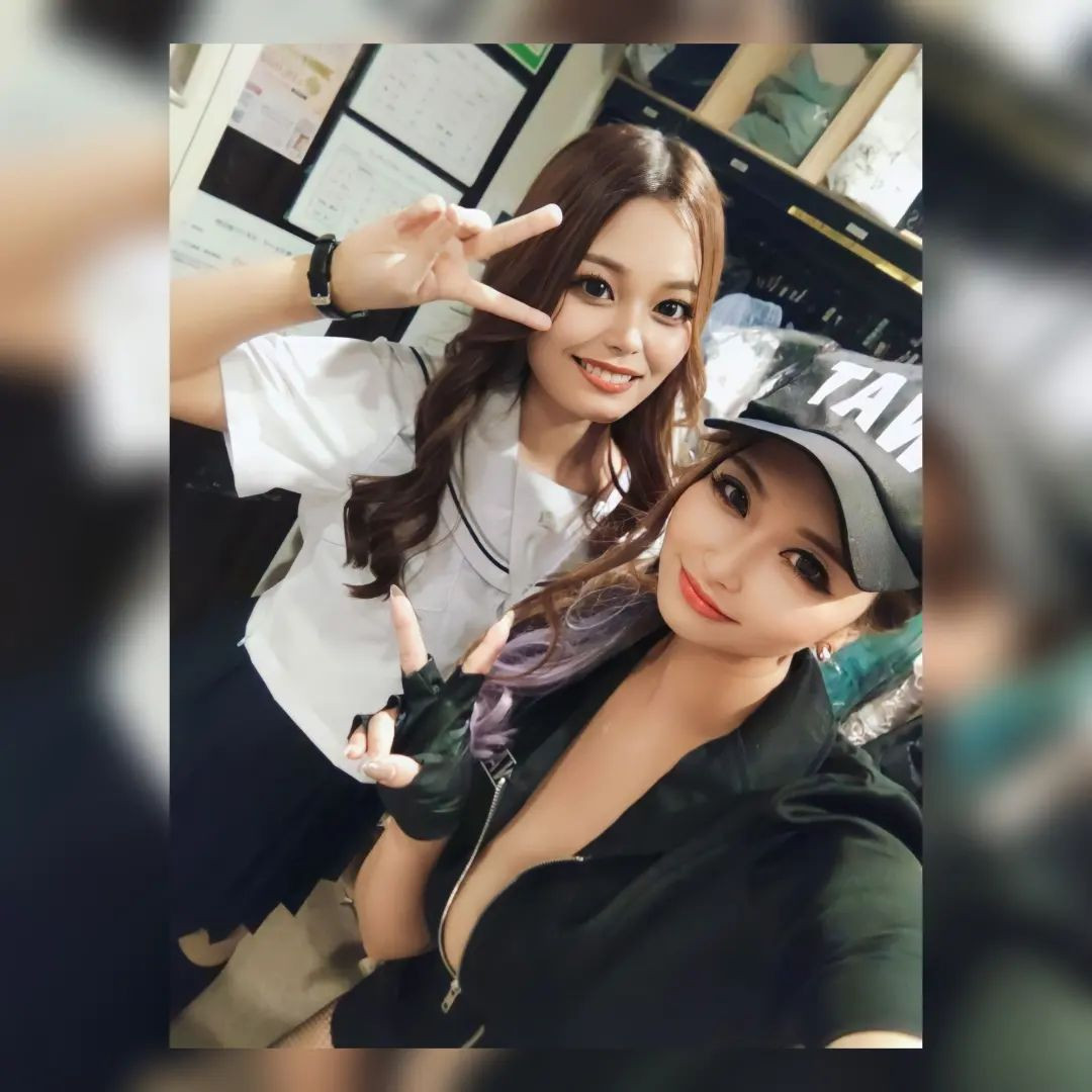 りょうちゃんと🤗✨
昨日も酔うた♥
@hibiki.group 
@letoile_sinseigroup 
#レトワール#響グループ #水川潤#美松ビル5F#札幌 #すすきの #北海道 #ニュークラブ #ニュークラ嬢 #すすきのニュークラ #ラウンジ #ラウンジ嬢 #キャバクラ #キャバ嬢 #ホステス #夜職 #ナイトワーク #ポケパラ #インスタ指名 #求人 #お酒好きな人と繋がりたい #キャバキャバ #きゃばきゃば#ダイエット#HIBIKI#HIBIKIグループ