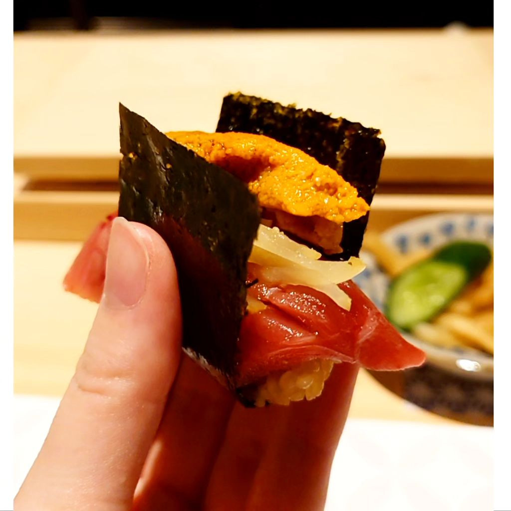 .
初の姫沙羅♥️part1

知ってはいたけど円山遠くて、、
やっと食べれたー！嬉しい✨
赤酢好き💕

フレンチとかイタリアンは1人じゃ予約できないところ多いけど、お鮨は1人でもいいよってとこたくさんあるからありがたい🙏

もうまずお店の雰囲気も好きだし、大将も女将さんも優しくてとても良い方々😌

サーモン食べれないーって言ってたけど、どうやら国産のサーモンなら食べれるっぽい事が判明したから今回はNGなしで予約してみて、結果…
全部美味しくぺろっと頂きました🤞🏻🎉

よく姫沙羅の投稿で見る飲兵衛セットで