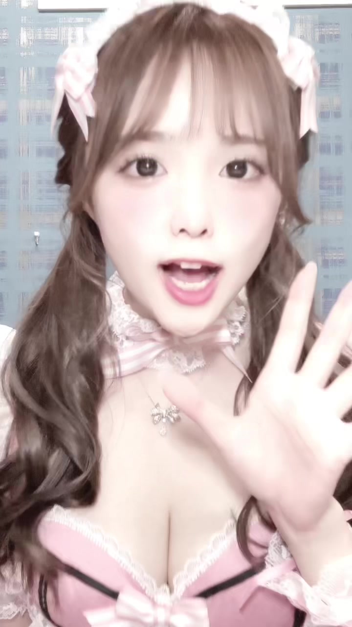 パジャマは半袖にショーパンが楽でいいんだよねん🎶 #メイドコス #コスプレ