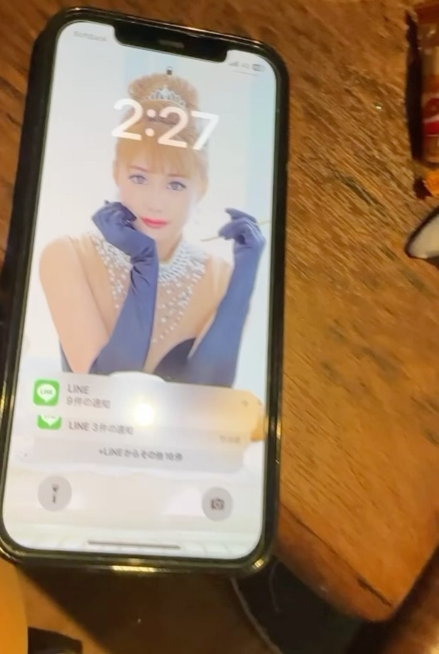 🤍🤍🤍

前のお店の元担当の黒服さんのロック画面
無理やりこれにしたら変えずにいてくれた‪ 🗣💜

撮った時間もたまたま私の誕生日
あとから気づいた🫶さすが🫶

.
.
.
.

#ザニューヨーク#エリアG#キャバクラ#ニュークラブ#仙台キャバクラ#キャバ嬢#ホステス#水商売#仙台#国分町#歌舞伎町#六本木#銀座#すすきの#錦#北新地#ミナミ#中洲#キャバキャバ#ヘアメ#ヘアメイク
#hairmake#dress#TheNewYork#areag