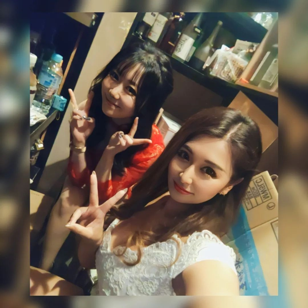 背景インスタ映えすぎる😇

みおり様！お久しぶりです！！！
@letoile_sinseigroup 
@hibiki.group 
#レトワール#響グループ #水川潤#美松ビル5F#札幌 #すすきの #北海道 #ニュークラブ #ニュークラ嬢 #すすきのニュークラ #ラウンジ #ラウンジ嬢 #キャバクラ #キャバ嬢 #ホステス #夜職 #ナイトワーク #ポケパラ #インスタ指名 #求人 #お酒好きな人と繋がりたい #キャバキャバ #きゃばきゃば#ダイエット#HIBIKI#HIBIKIグループ