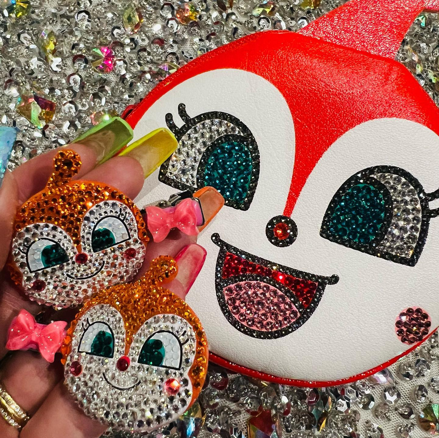 .
頂きもののデコポシェットから発想を得て前髪クリップすらもキラキラに💎✨
かんわいいいいいいい
#ドキンちゃん
#デコオーダー