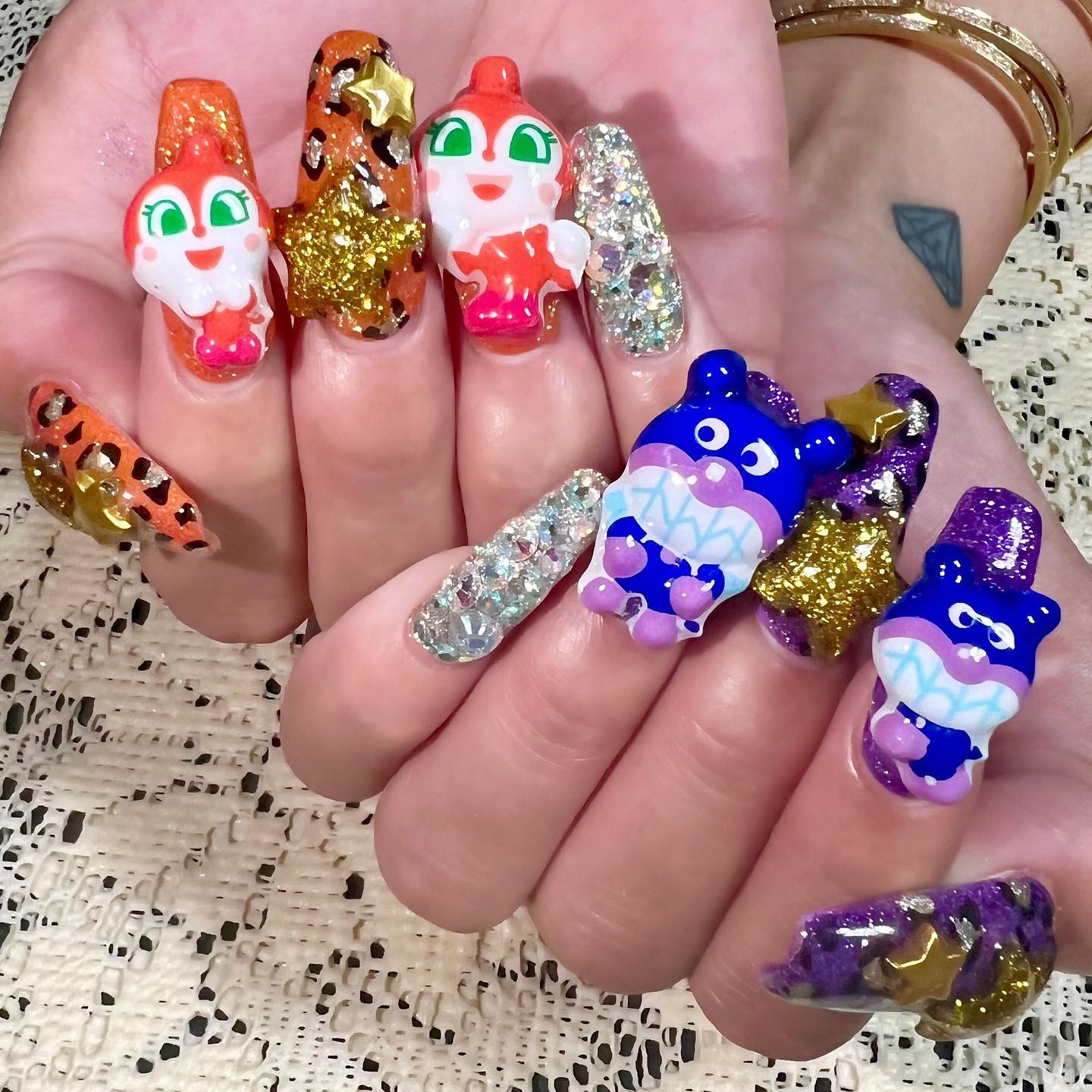 .
バイキンマンはドキンちゃんに一目惚れして以降ドキンちゃんの事がだいすきやけどドキンちゃんは食パンマン様に夢中
なのは
わがままな女の子が何故か真面目な優等生タイプを好きになるのと同じ心理やねきっと
分かる分かる
#同じバイキン星出身のバイキンマンとドキンちゃん
#ドキンちゃんはバイキン城に居候の身
#アンパンマンネイル