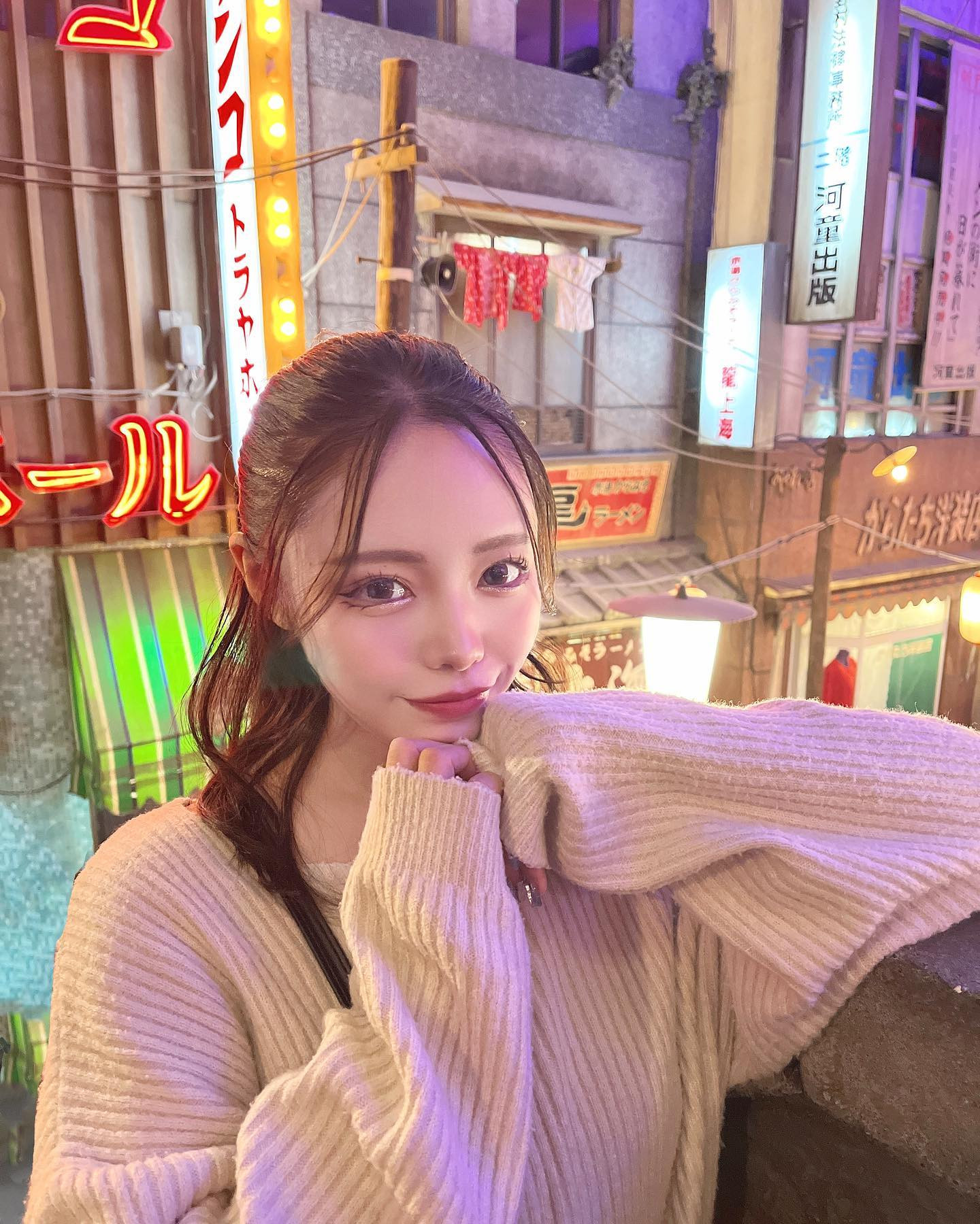 横浜出身のくせにラーメン博物館行ったことなかったから行ってきた🍜

.
.
.

#新横浜 #ラーメン博物館 #wins #競馬 
#新宿 #歌舞伎町 #キャバ嬢 #キャバクラ #撮影 #ヘアアレンジ  #リュアーグ #指名  #六本木  #instagood #instalike #lfl #暗髪  #いいね返し #きゃばきゃば #ドレス #水商売 #自撮り女子 #selfie #フォロー返します  #酒好きな人と繋がりたい #かわいい  #シャンパン #キャバ #むちむち #ギャル