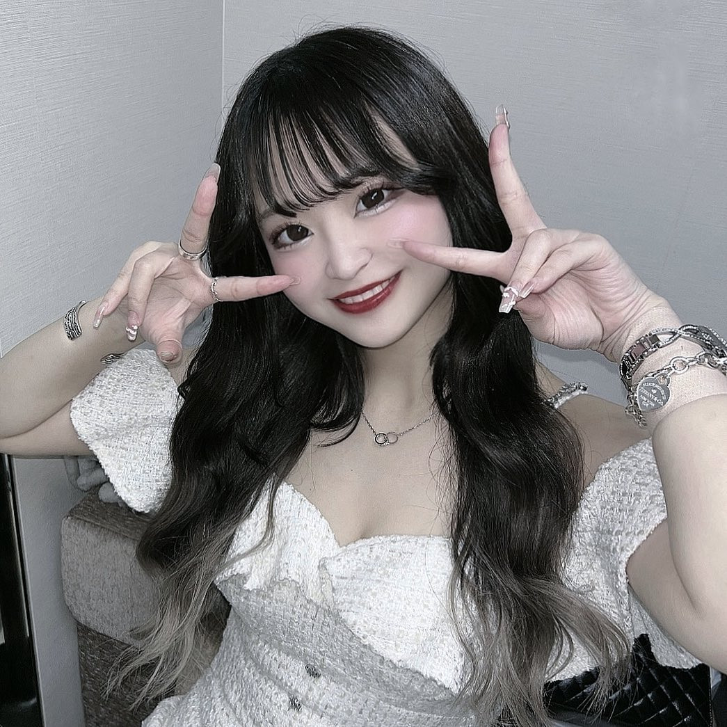 【ご報告】

12月にオープンする系列の
Wolf Group 新店舗「王華」
@newclub_ohka に移籍することにしました　🐺🩶

3月からほぼ毎日のようにいたビビから離れるのは
ちょっぴりさみしいですが
王華での音ノ瀬も応援していただけたら嬉しいです( ᐢ. ̫ .ᐢ )

今月中はビビにいます❕❕

#ウルフグループ #ロイヤルステージ #ROYALSTAGE #vibi #札幌 #すすきの #錦 #名古屋 #国分町 #歌舞伎町 #六本木 #中洲 #キャバ嬢 #キャバクラ #キャバ嬢 #美人