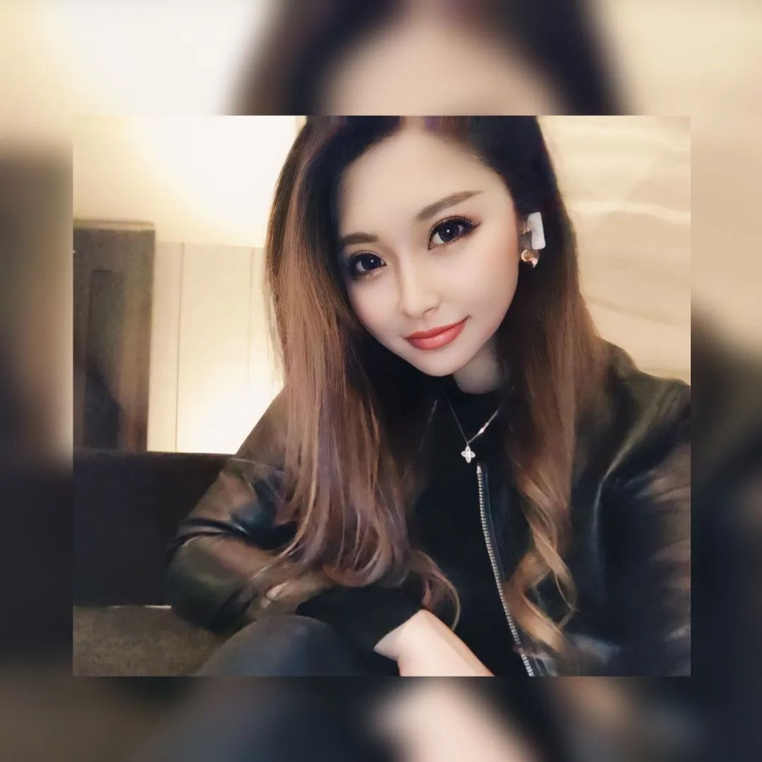 バイクで来た感でてる？🤣ﾌﾞﾝﾌﾞﾝ🏍=3

おーなーかーすぅいーたぁー🥺✨

次は木曜日出勤します🤟

@hibiki.group 
@letoile_sinseigroup 
#レトワール#響グループ #水川潤#美松ビル5F#札幌 #すすきの #北海道 #ニュークラブ #ニュークラ嬢 #すすきのニュークラ #ラウンジ #ラウンジ嬢 #キャバクラ #キャバ嬢 #ホステス #夜職 #ナイトワーク #ポケパラ #インスタ指名 #求人 #お酒好きな人と繋がりたい #キャバキャバ #きゃばきゃば#ダイエット#H