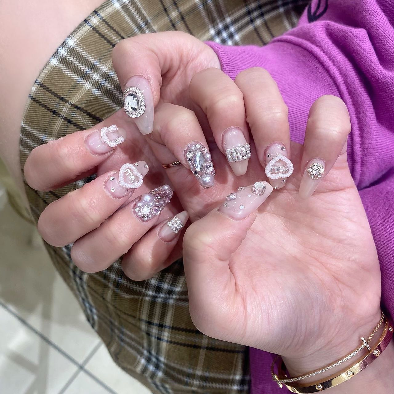 今回のネイルかわいすぎる🥹🫶🏻
だけど2週間でオフしなきゃでかなちい🥲🥲