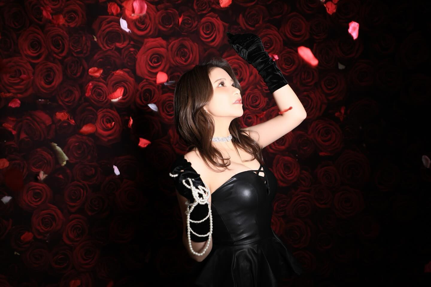 復帰したから顔見にきたよって連日色んな人が会いにきてくれて本当に嬉しい。
人の悪意で人は死ぬし人の優しさで人は生きていけるなぁなどと。

#すすきの #シャチグループ #シャチスタ #赤門倶楽部 #椿姫なみ #キャバ嬢 #キャバクラ #すすきのキャバクラ #歌舞伎町 #六本木 #銀座 #中洲 #北新地 #水商売 #バイト募集中 #求人 #アルバイト #高収入 #夜職 #キャスト募集 #体入 #採用 #女子大生 #経営者 #ベンチャー企業 #ガールズバー #ポケパラ #美容 #オシャレ #可愛い女の子と繋が