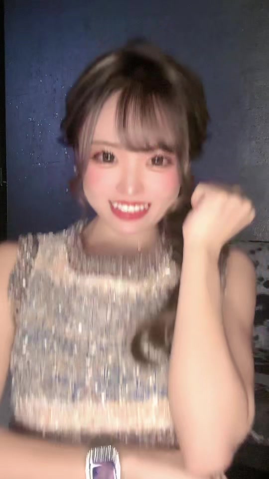 えみりさんのブランドのドレス👗 お姉ちゃんに誕生日でもらいました💓 めちゃ可愛いあったかいーッ😫💓 @愛沢えみりキャバ嬢社長