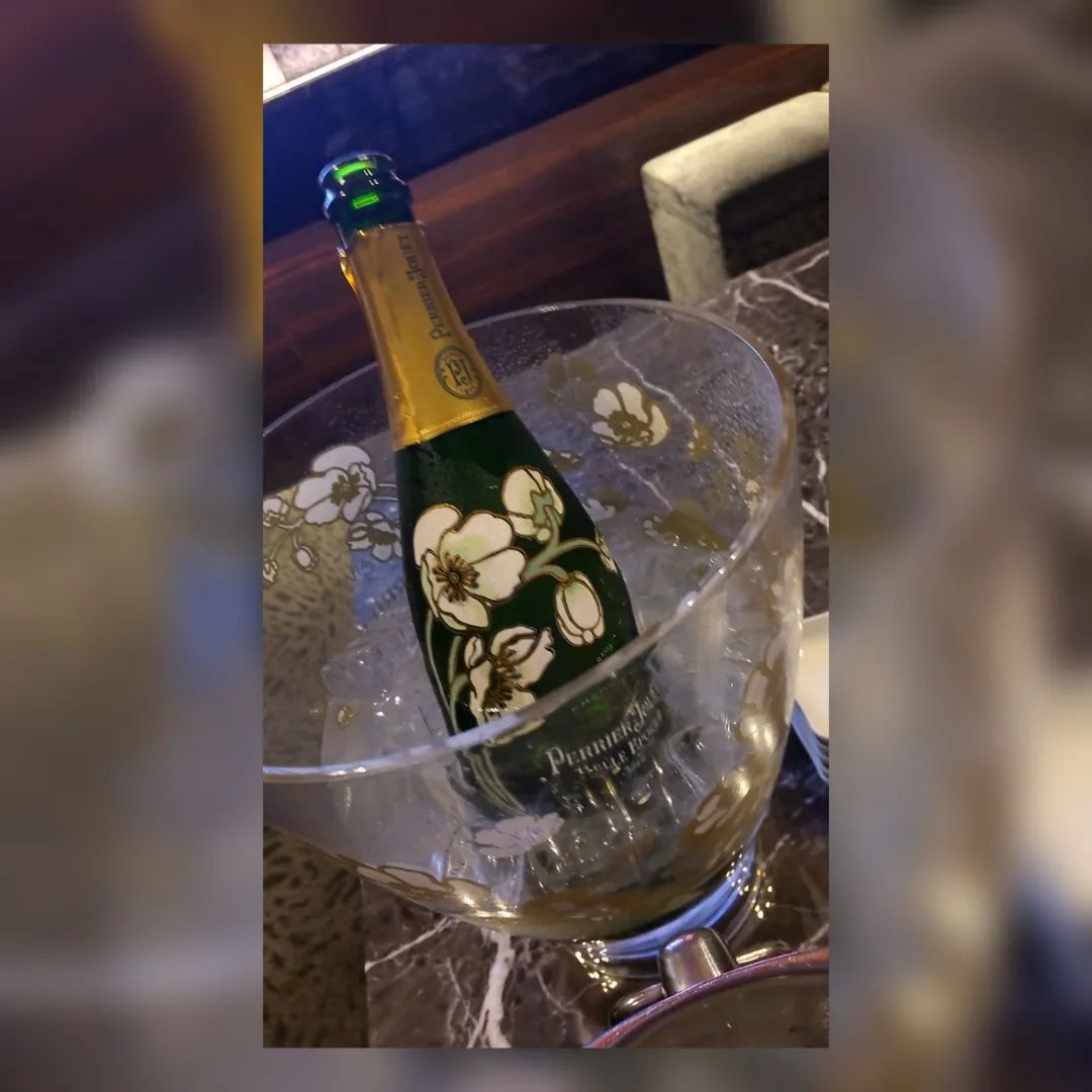 昨日久しぶりにみこりんとみきてぃに遊んでもらった♥安定の楽しさだった♥

飲み過ぎて酔い過ぎてわいの髪すごいことになってる🤣🤣🤣🤟
@hibiki.group
@letoile_sinseigroup 
#レトワール#響グループ #水川潤#美松ビル5F#札幌 #すすきの #北海道 #ニュークラブ #ニュークラ嬢 #すすきのニュークラ #ラウンジ #ラウンジ嬢 #キャバクラ #キャバ嬢 #ホステス #夜職 #ナイトワーク #ポケパラ #インスタ指名 #求人 #お酒好きな人と繋がりたい #キャバキャバ #きゃ