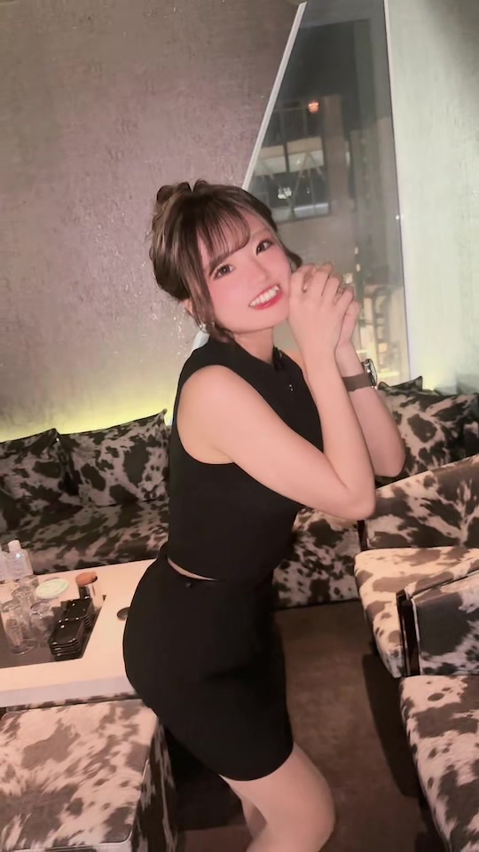 もものカメラワークは最高なんだけど ヒール履いてたら踊れないということで裸足で踊ってしまった私がこの動画の良さをかき乱している。