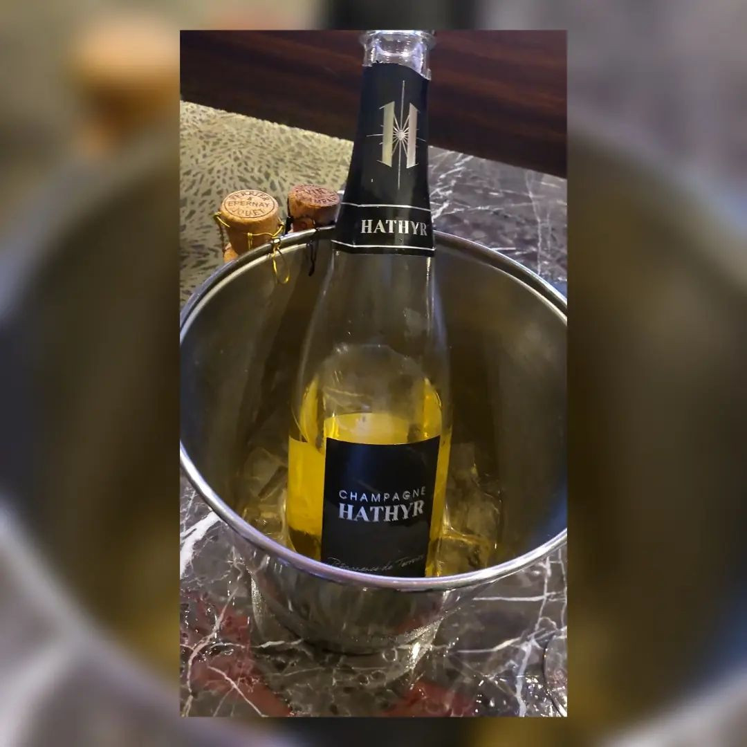 本格的に☃降り出してきました🥺
今日は新しいドレス♥
@letoile_sinseigroup 
@hibiki.group 
#レトワール#響グループ #水川潤#美松ビル5F#札幌 #すすきの #北海道 #ニュークラブ #ニュークラ嬢 #すすきのニュークラ #ラウンジ #ラウンジ嬢 #キャバクラ #キャバ嬢 #ホステス #夜職 #ナイトワーク #ポケパラ #インスタ指名 #求人 #お酒好きな人と繋がりたい #キャバキャバ #きゃばきゃば#ダイエット#HIBIKI#HIBIKIグループ