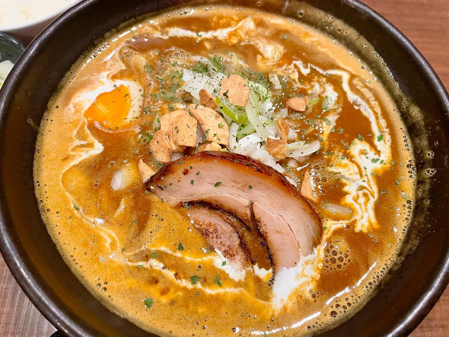 💙

今週のラ🍜

毎年ぜったいに食べる
だいすきなのりダーの華麗らーめん🤎
限定じゃなくて一年中たべたい、、

こちらもだいすきなとみ屋のみそ🍜
やっとタイミングあって食べれた🥺👊🏻
個人的にはぜぇぇえええったい
ニンニク入れて食べる派です🧄
これも一年中食べれたらいいのに

あとは
まっくうしゃの辛つけめんと
山岡家の塩とんこつ

サウナ後の深夜の山岡家は
背徳感やばすぎた
ぜんぶ美味しゅうございました🍜🙏🏻

#ら麺のりダー #とみ屋 #まっくうしゃ #山岡家 
#新潟らーめん #新潟ラーメン #ラ