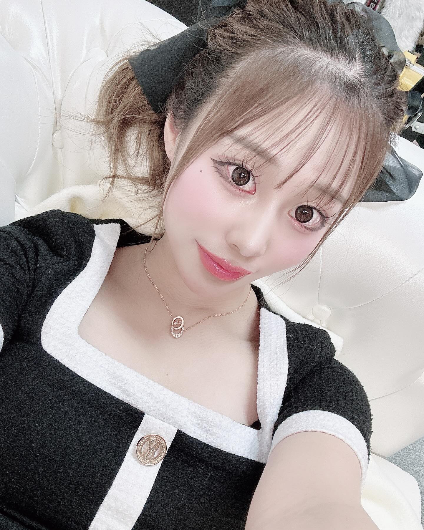 🤍🤍🤍

ぜんぜん写真撮ってなくて
撮影のときの乱用してる

29日(水)から出勤します🫶
私は元気です🫶

.
.
.

#ザニューヨーク#エリアG#キャバクラ#ニュークラブ#仙台キャバクラ#キャバ嬢#ホステス#水商売#仙台#国分町#歌舞伎町#六本木#銀座#すすきの#錦#北新地#ミナミ#中洲#キャバキャバ#ヘアメ#ヘアメイク#シャンパン
#hairmake#dress#TheNewYork#areag