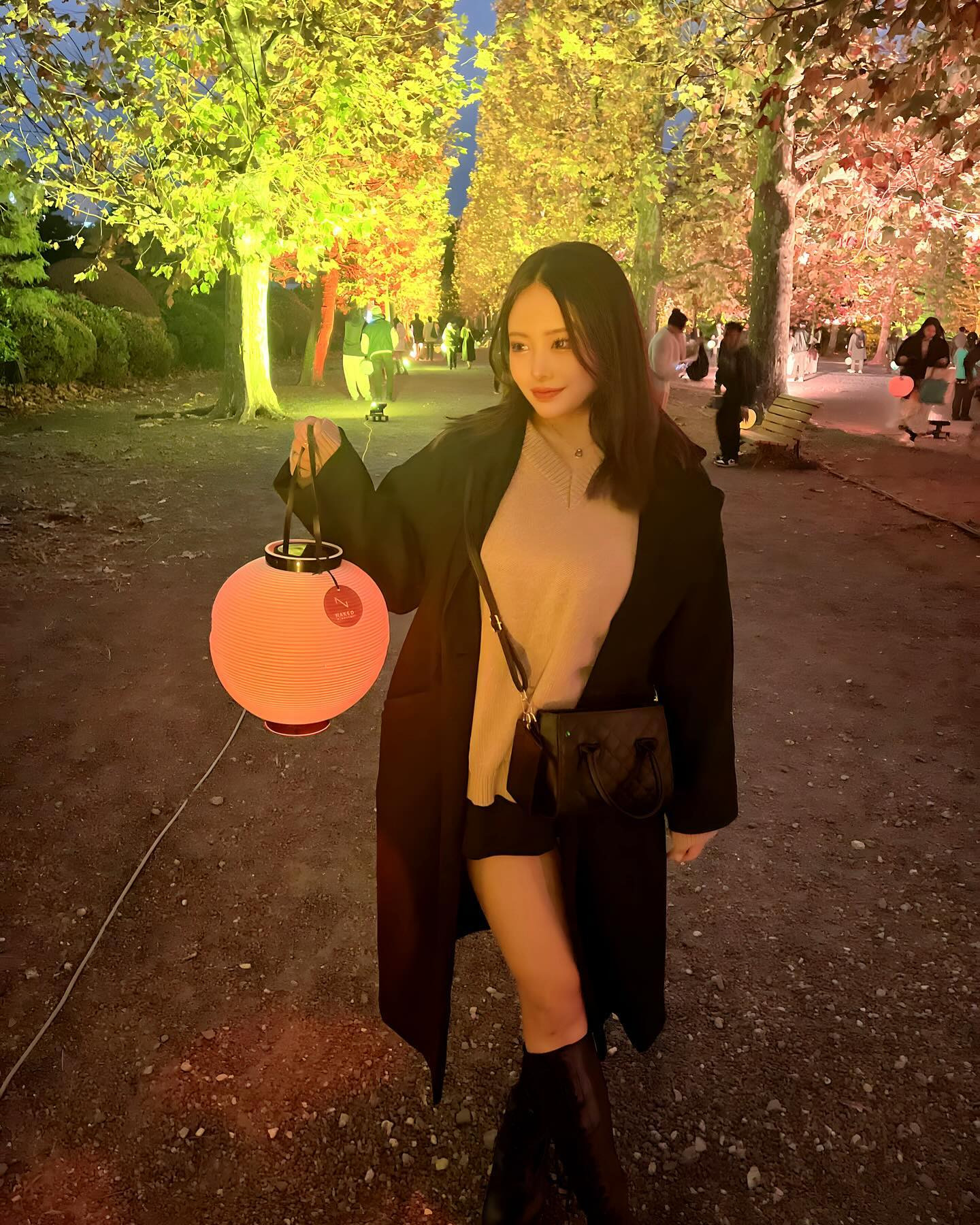 紅葉狩りにいこうよう🍁

なんつってな

.
.
.
.

#新宿御苑 #紅葉 #銀杏 #プラタナス 

#新宿 #歌舞伎町 #キャバ嬢 #キャバクラ #撮影 #ヘアアレンジ  #リュアーグ #指名  #六本木  #instagood #instalike #lfl #暗髪  #いいね返し #きゃばきゃば #ドレス #水商売 #自撮り女子 #selfie #フォロー返します  #酒好きな人と繋がりたい #かわいい  #シャンパン #キャバ #むちむち #ギャル